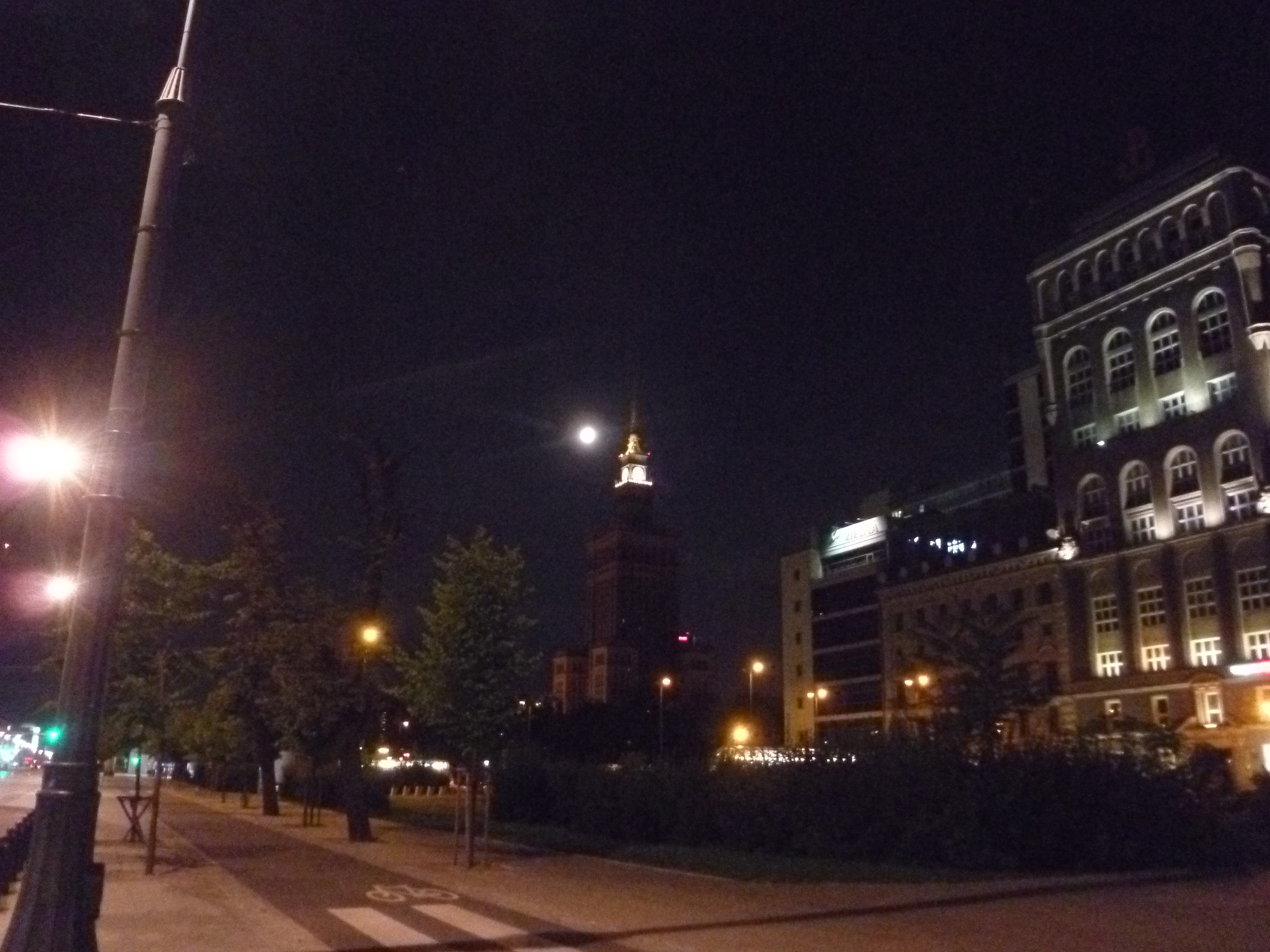 Pologne_Warsaw-lune